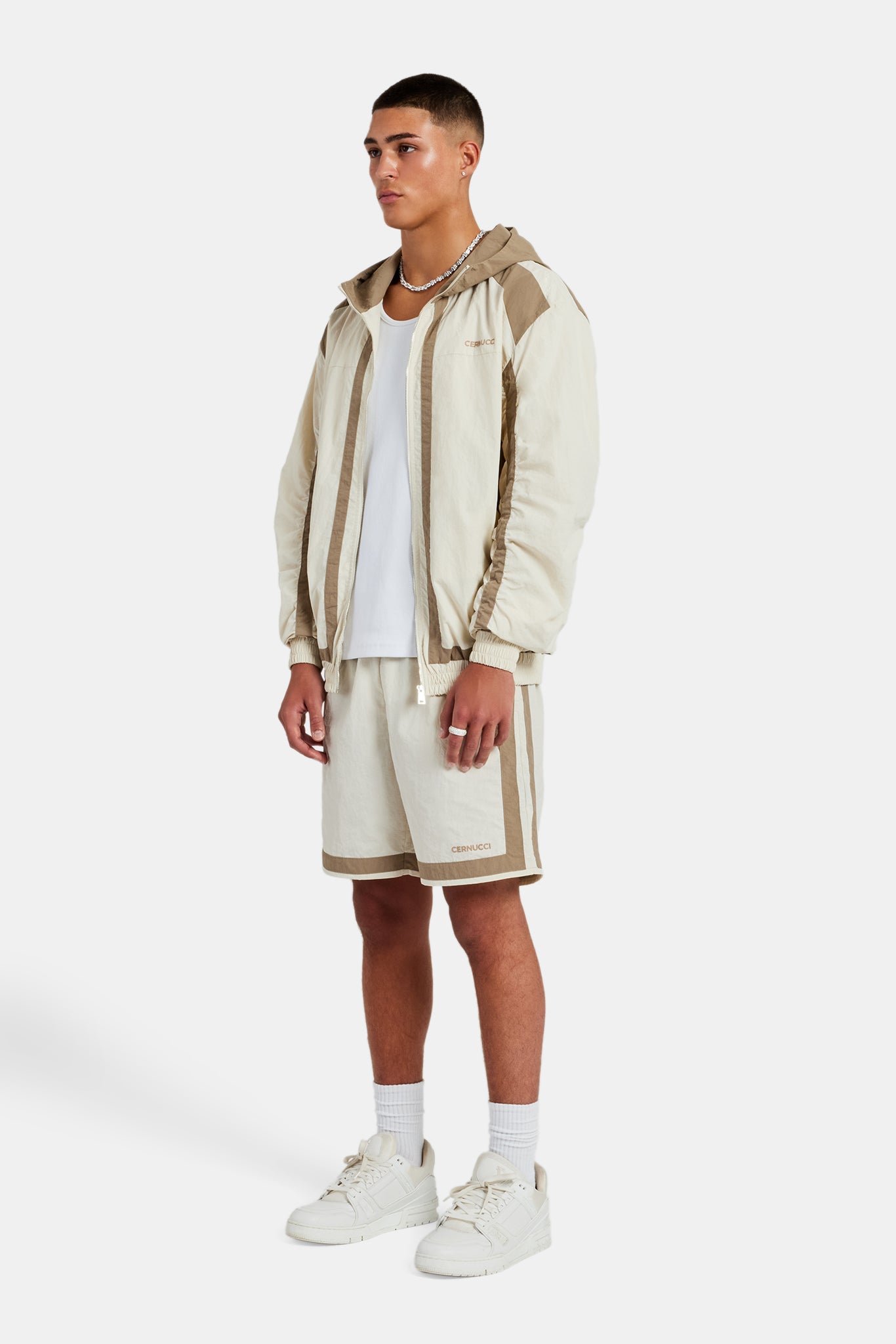 Nylon-Set mit durchgehendem Reißverschluss und Shorts in Farbblock-Optik – Off-White